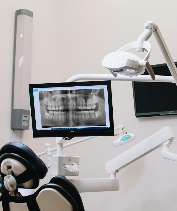 Website - Imagery (23) Oaks Dental-Neutral Bay-Dentist-Tooth Extraction